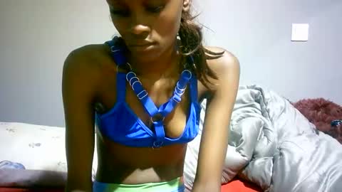 maskgang001 online show from December 2, 11:19 am