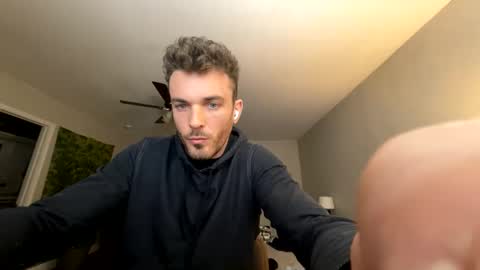 Snapshot of master_louie chatting on December 8, 3:24 pm muskyjockdick online show from December 8, 3:24 pm