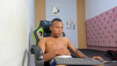 mastermorenohot23 online show from May 15, 7:28 am