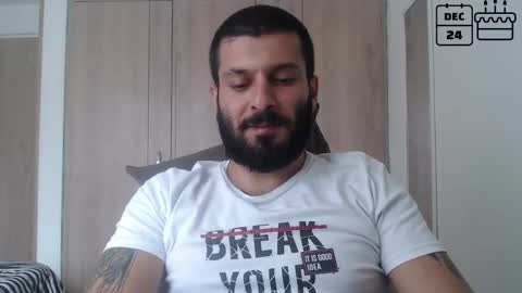 Snapshot of masterofinfatuation chatting on December 17, 4:21 pm   online show from December 17, 4:21 pm