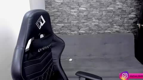 Mathew Independent model online show from December 15, 9:00 pm