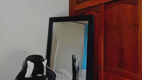 mathews_smith online show from March 15, 12:52 pm