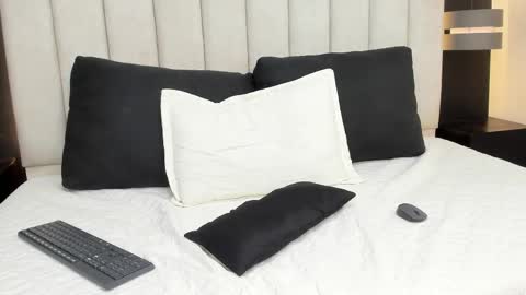 mathilda_liz online show from November 22, 1:42 pm