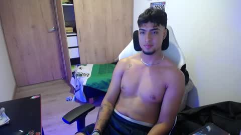 Snapshot of matias_bianco01 chatting on September 12, 6:48 am matias online show from September 12, 6:48 am