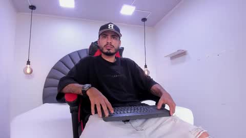 Matthew online show from February 5, 8:23 pm