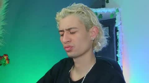 mattias     online show from September 29, 4:55 am