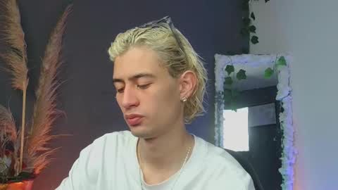 mattias     online show from October 8, 4:40 am