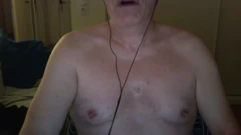 Snapshot of maturehotman chatting on January 3, 5:17 am maturehotman online show from January 3, 5:17 am