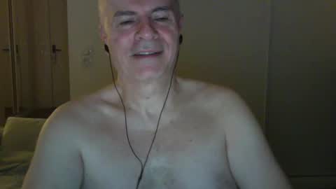 Snapshot of maturehotman chatting on February 5, 5:41 am maturehotman online show from February 5, 5:41 am