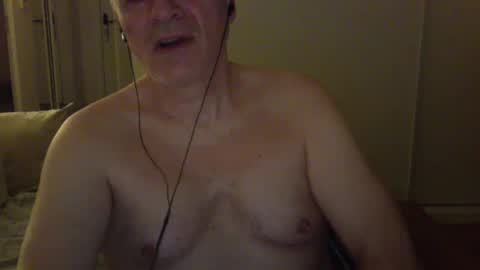 Snapshot of maturehotman chatting on December 20, 6:40 am maturehotman online show from December 20, 6:40 am