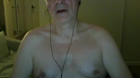 Snapshot of maturehotman chatting on February 25, 7:06 pm maturehotman online show from February 25, 7:06 pm