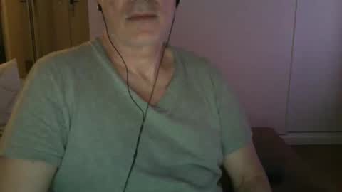 Snapshot of maturehotman chatting on March 6, 7:54 pm maturehotman online show from March 6, 7:54 pm