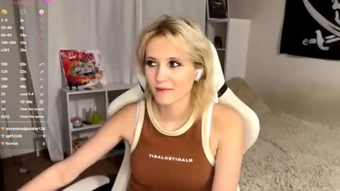 Mia online show from September 14, 5:47 pm