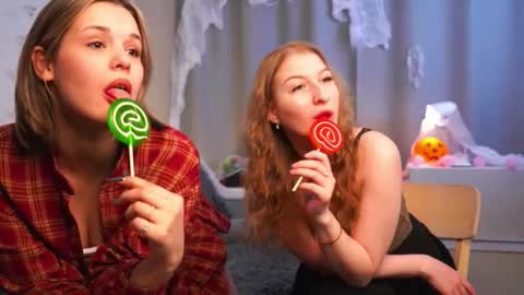 maureencoombs online show from November 6, 4:48 am