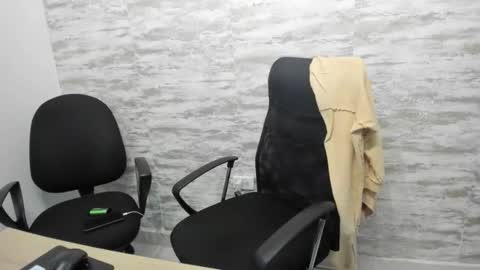 Snapshot of max_cumpower72 chatting on September 28, 1:03 am max_cumpower72 online show from September 28, 1:03 am