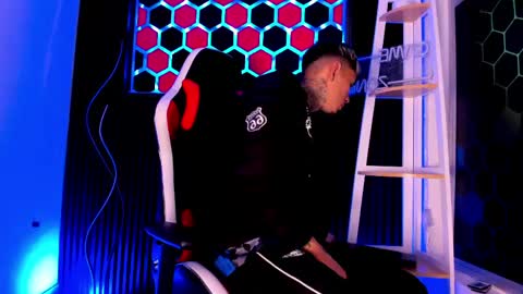 Max online show from April 13, 3:11 am