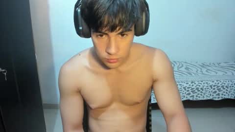 Max online show from November 11, 5:26 pm