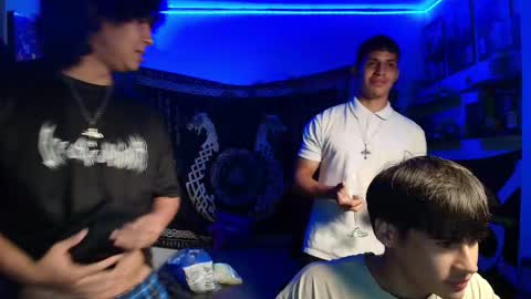 Max online show from November 30, 2:07 am