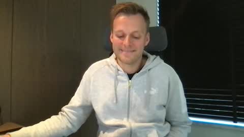 Max take off clothes online show from November 27, 10:23 am