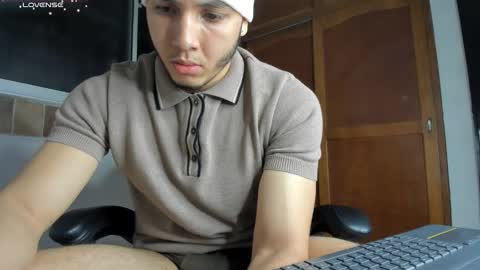 max_valiant1 online show from January 7, 2:16 am