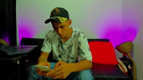 MAX     online show from December 19, 6:03 pm