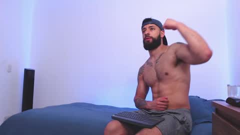 max_xl_ online show from April 9, 4:23 pm