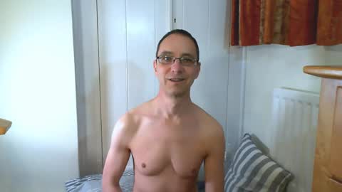 Max Davies online show from April 17, 12:07 pm