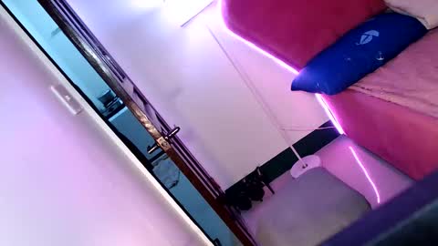 Reyn online show from October 9, 8:20 am