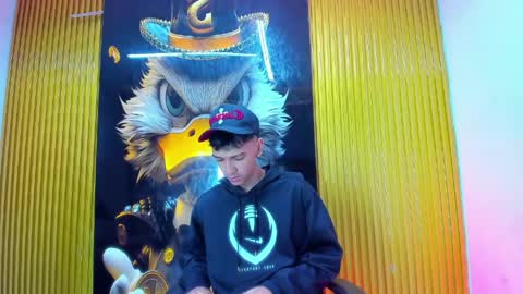 maximo_grayt_ online show from May 10, 12:22 pm