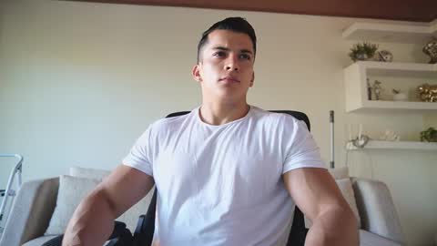 Snapshot of maximohoot chatting on October 24, 9:48 pm Sebastian online show from October 24, 9:48 pm