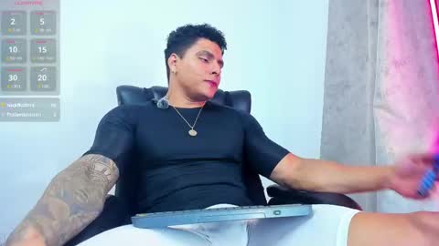 Maximoscott online show from March 1, 9:37 pm