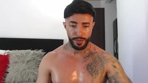 Independent Model online show from May 31, 4:55 am