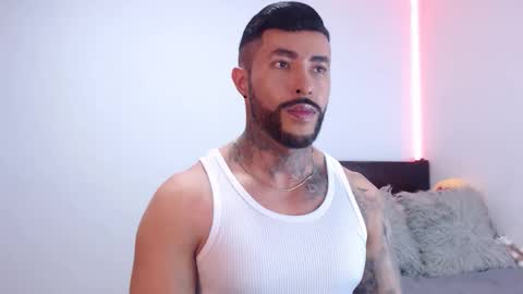 Independent Model online show from November 5, 3:52 am