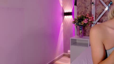 Maxi Rogers online show from January 9, 10:32 am