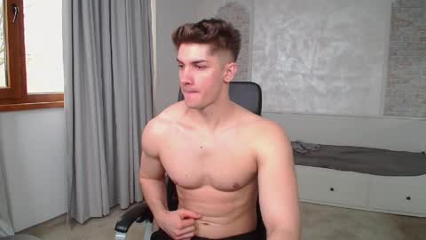 MaxKaiden online show from April 1, 6:25 am