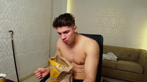 MaxKaiden online show from November 23, 6:33 am