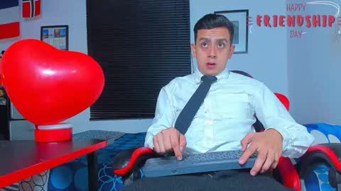 Snapshot of maxowens_oficial chatting on September 20, 4:32 pm MAX online show from September 20, 4:32 pm