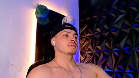 MAX online show from October 22, 8:10 pm