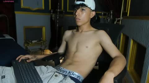 maxykolt_ online show from May 22, 2:57 pm