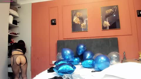 Mia online show from March 11, 5:02 am