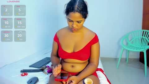 Snapshot of maya_graham_ chatting on October 3, 5:27 am Maya online show from October 3, 5:27 am