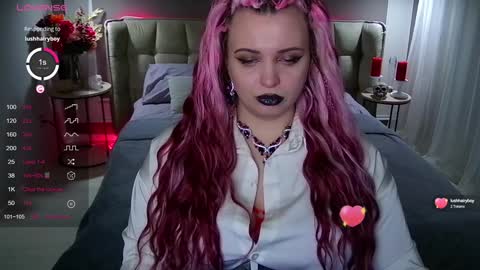 Snapshot of maya_mils chatting on February 9, 4:14 am Maya Mils online show from February 9, 4:14 am