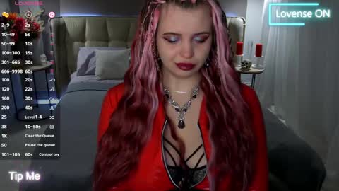 Snapshot of maya_mils chatting on March 8, 1:17 am Maya Mils online show from March 8, 1:17 am