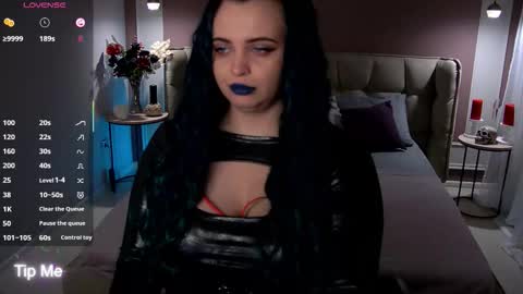 Snapshot of maya_mils chatting on October 4, 1:25 am Maya Mils online show from October 4, 1:25 am