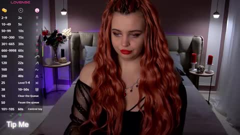 Snapshot of maya_mils chatting on September 22, 1:42 am Maya Mils online show from September 22, 1:42 am
