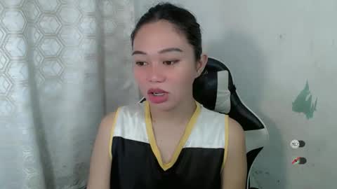 mayasally_ online show from April 17, 10:28 am