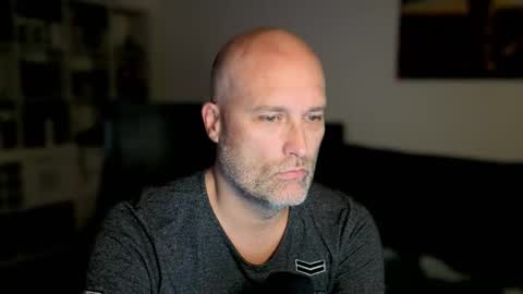 mcinside online show from November 5, 8:00 pm