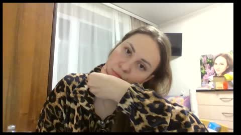 meadoweyes_ online show from January 8, 8:36 pm