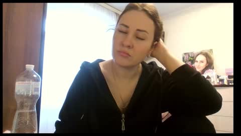 meadoweyes_ online show from December 21, 8:32 am