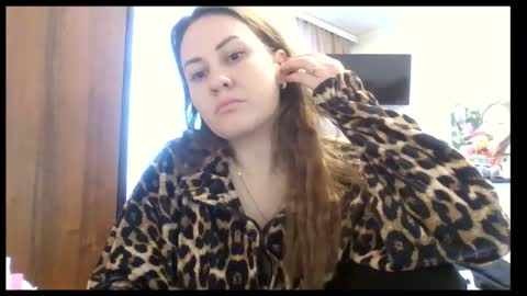 meadoweyes_ online show from January 12, 12:56 pm